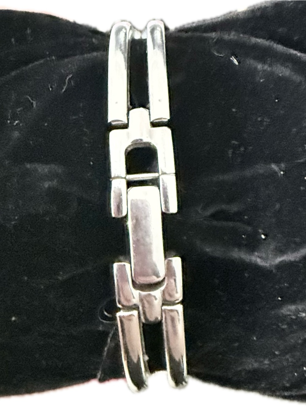 Movado Silver-Tone Women's Museum Dial Bangle Watch. (Needs New Battery) - Picture 2 of 2
